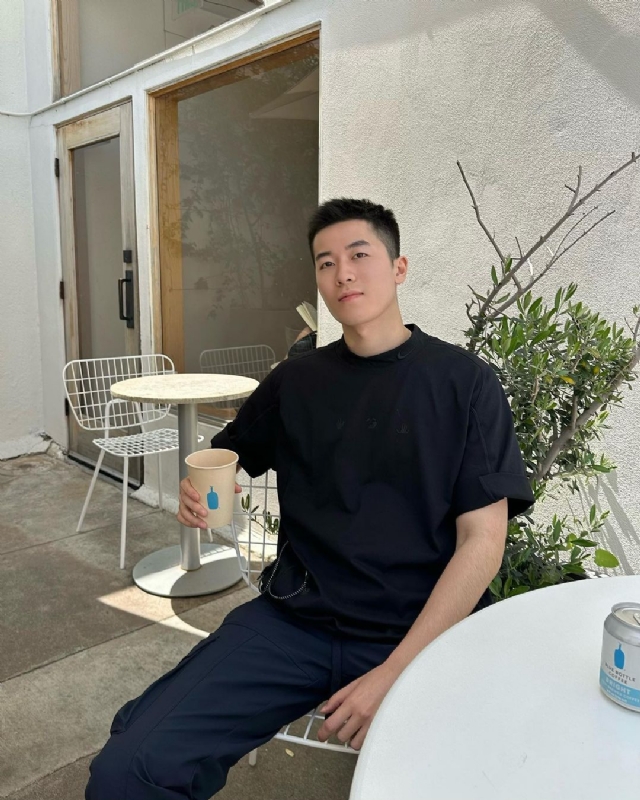 VV的第二张照片--九龙交友中心